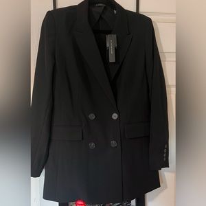 Elie Tahari new double breasted blazer size 10
Pit to pit 19”
Shoulders 15”
